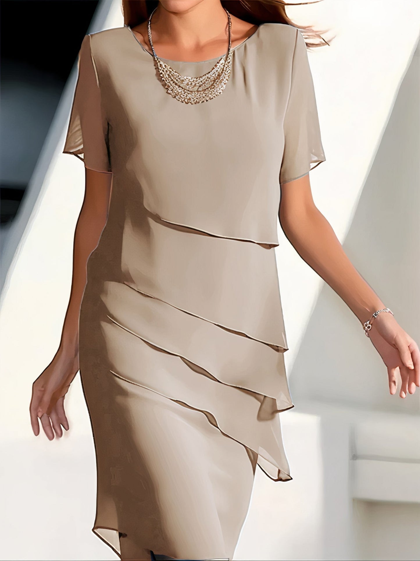 Faltendes Kleid aus Seidenchiffon