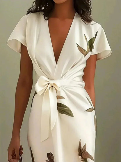 Midi-Kleid aus Satin mit kurzen Ärmeln und weißem Blättermotiv