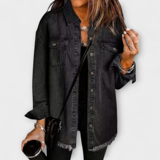 Sable – Locker geschnittenes Jeanshemd mit ausgefranstem Saum