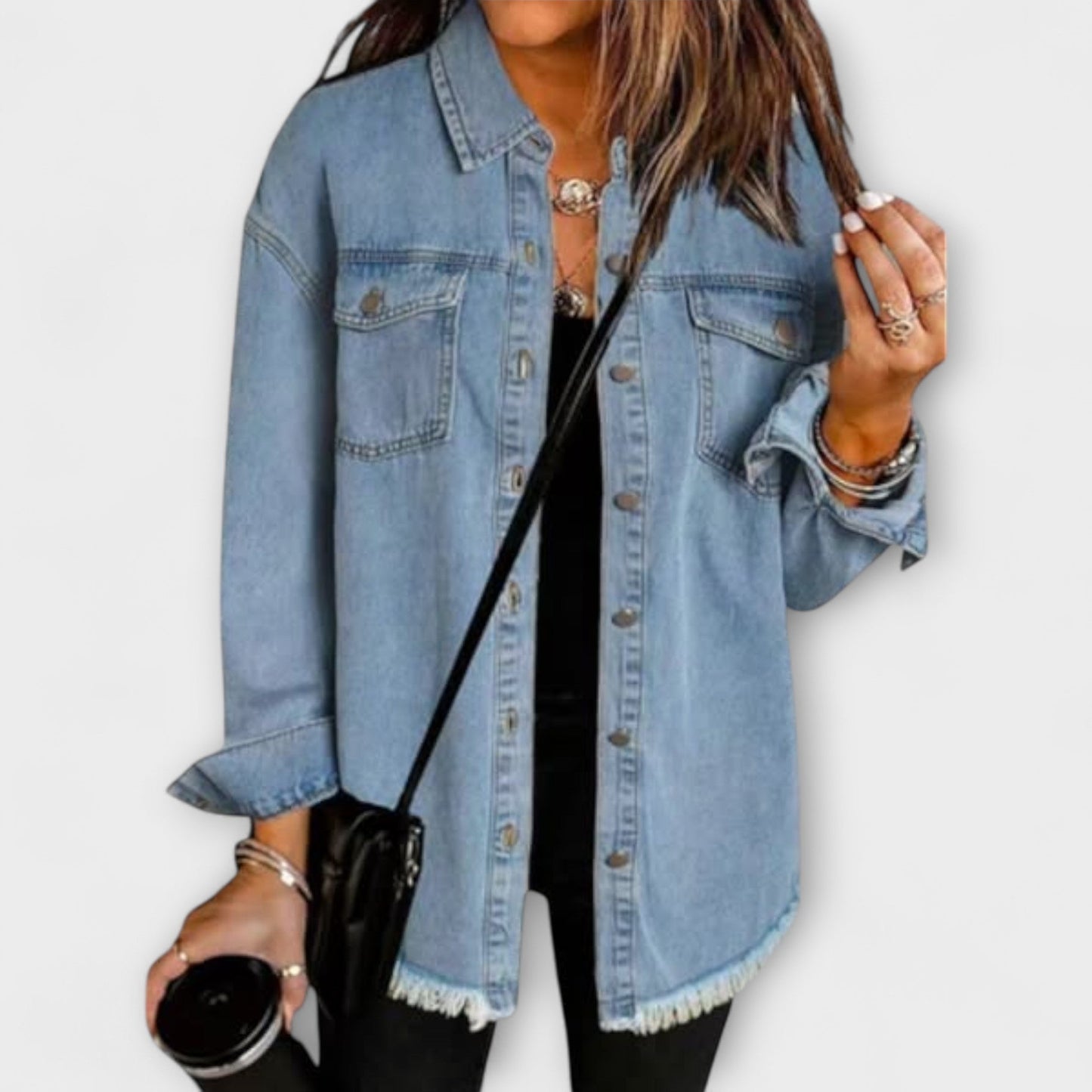 Sable – Locker geschnittenes Jeanshemd mit ausgefranstem Saum