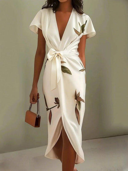 Midi-Kleid aus Satin mit kurzen Ärmeln und weißem Blättermotiv