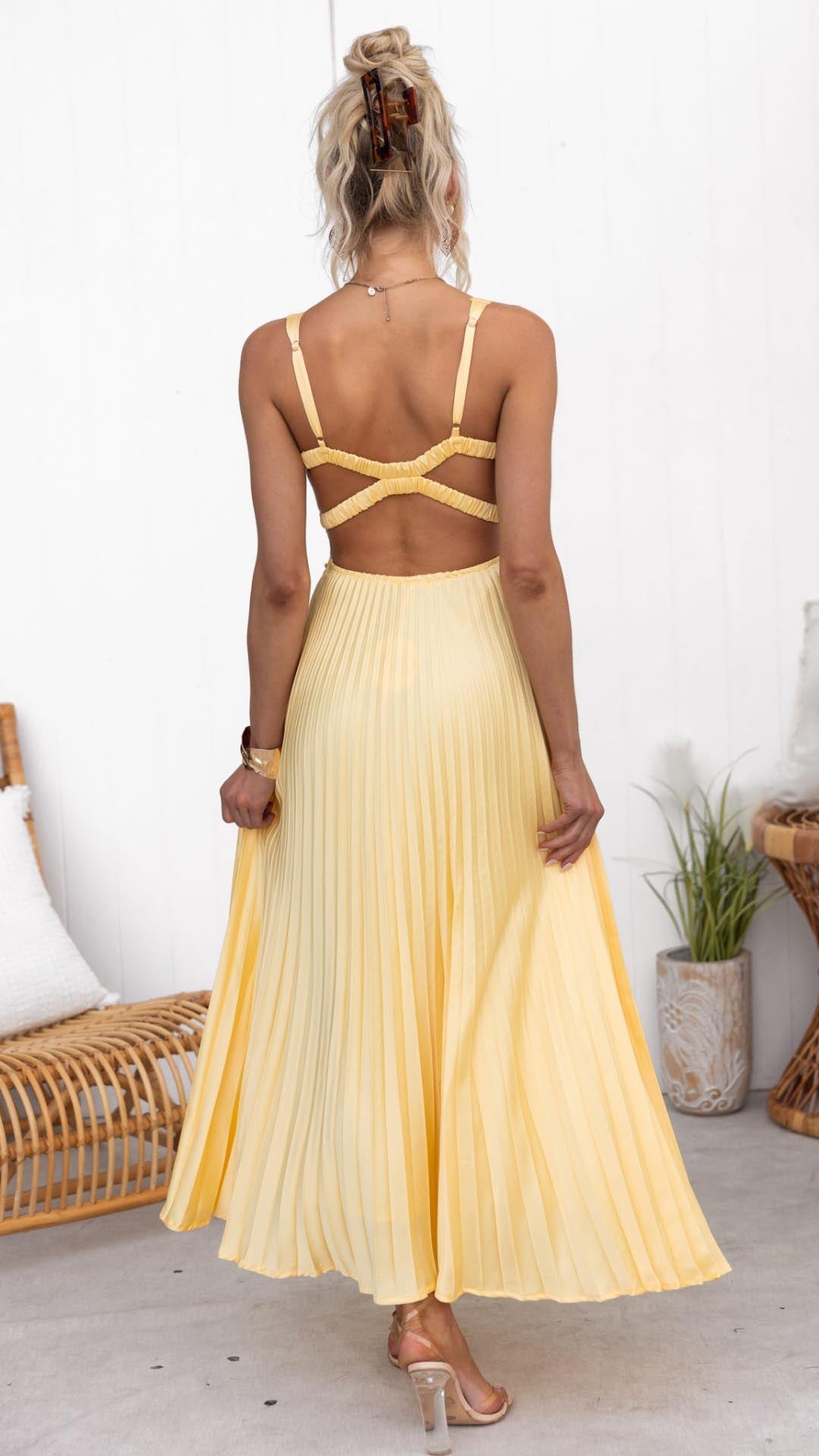 Eline | Elegantes langes Kleid mit V-Ausschnitt und plissierter Rock