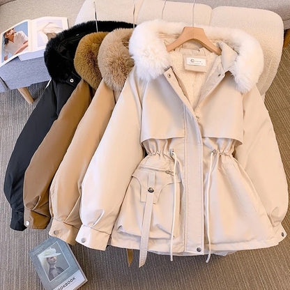 Amity™ | Elegante Winterjacke aus Daunen mit Pelz